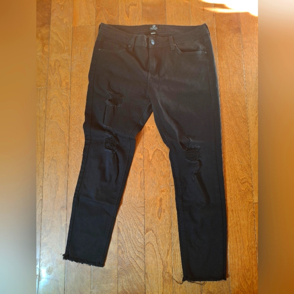 Just Black Distressed Fray Hem Black Skinny Jean Size 31